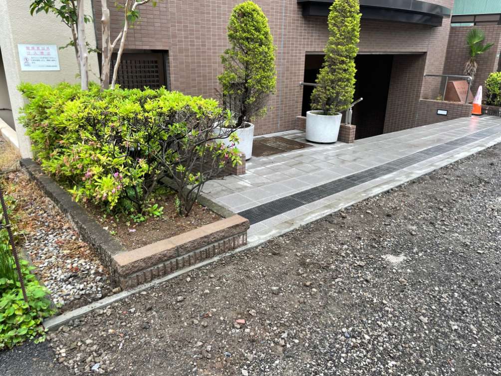 施工例　中山道整備事業に伴う道路後退工事　完了