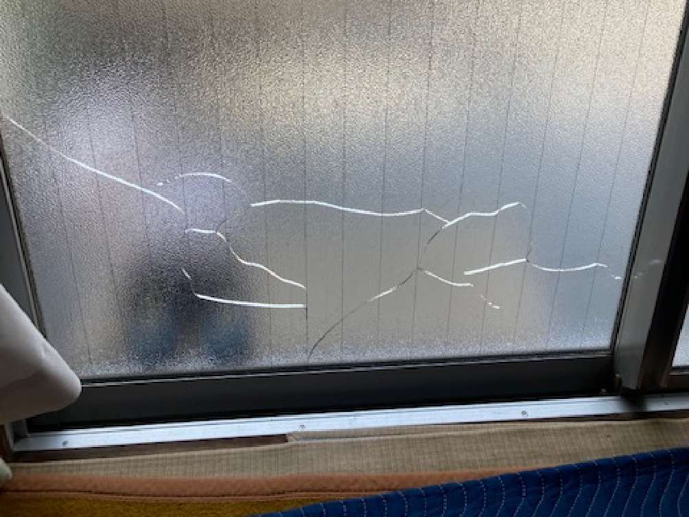 施工例　304号室ガラス交換修繕　着工前